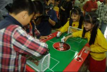 用手指踢足球,曾是风靡全国的正经游戏 用手指踢足球,曾是风靡全国的正经游戏