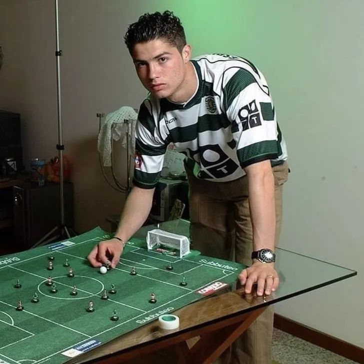 用手指踢足球,曾是风靡全国的正经游戏 用手指踢足球,曾是风靡全国的正经游戏