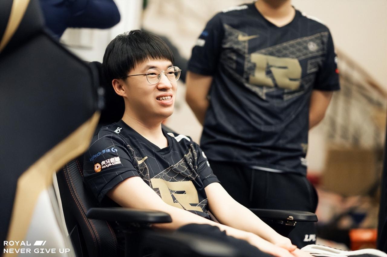 LOL：Doinb直播锐评TheShy：他可是Shy哥啊，不会“无脑死”