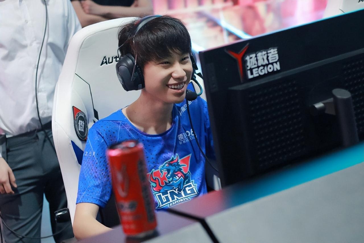 LOL：Doinb直播锐评TheShy：他可是Shy哥啊，不会“无脑死”