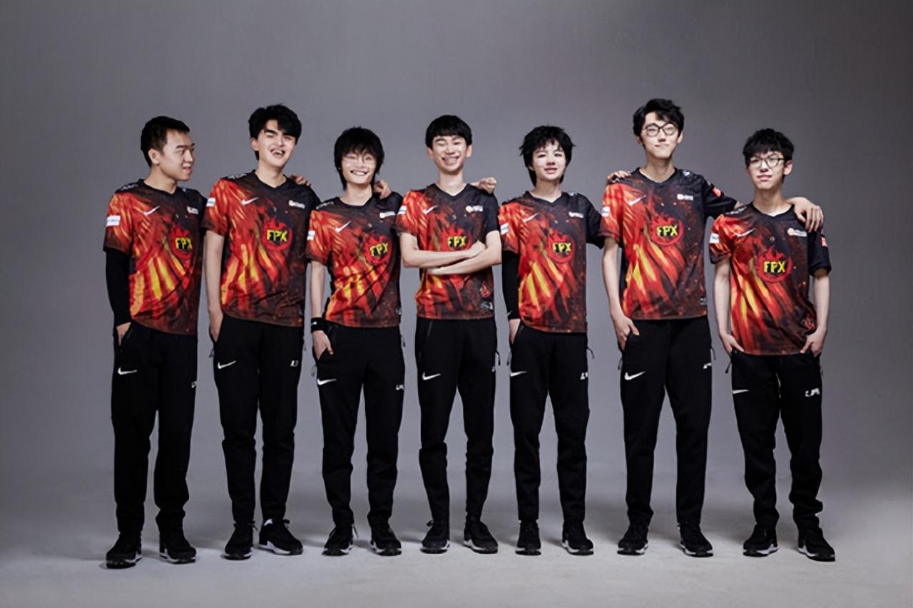 LOL：Doinb直播锐评TheShy：他可是Shy哥啊，不会“无脑死”