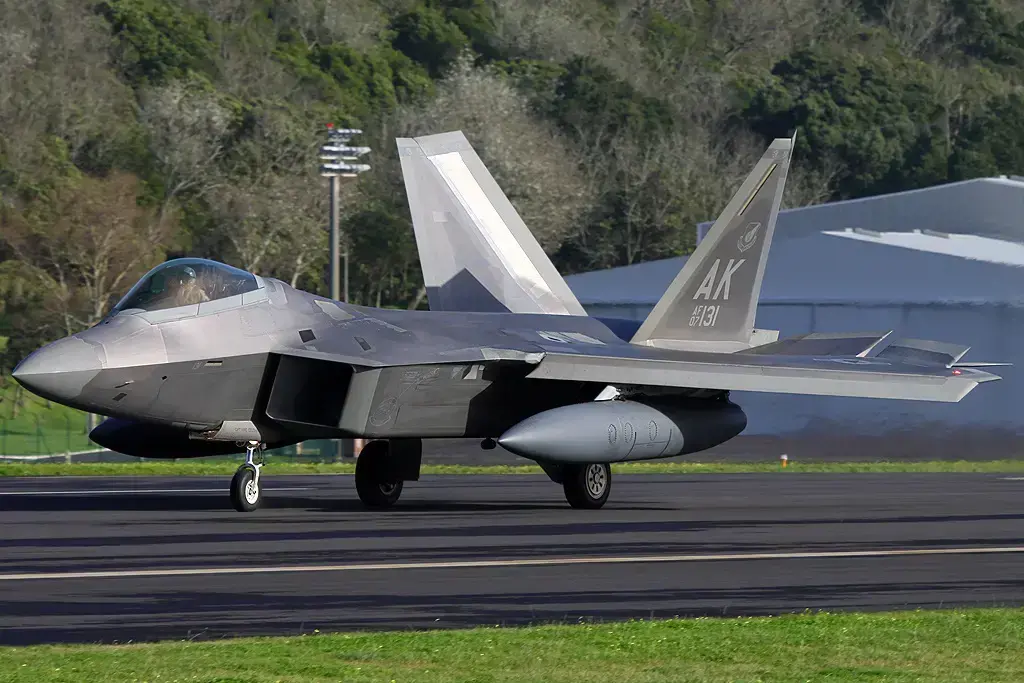 f22猛禽|F22“猛禽”战斗机首次“捕食”