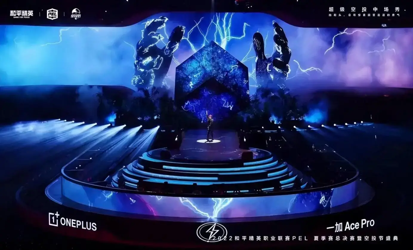 孟和电竞选手IP双向，《和平精英》用“鸡”设加油站