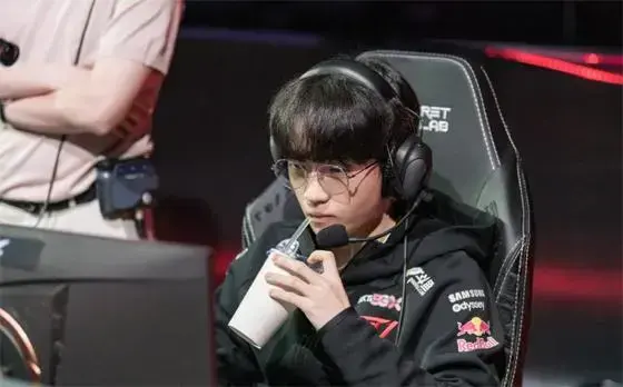 鑻遍泟鑱旂洘閫夋墜ming，LOL：S11辅助TOP10，T1小将Keria力压Ming、Meiko排名第一