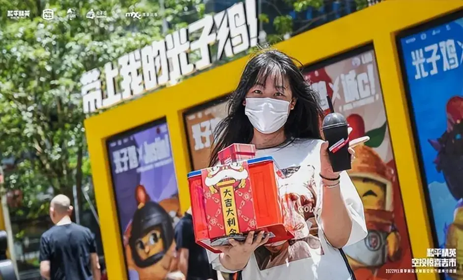 孟和电竞选手IP双向，《和平精英》用“鸡”设加油站