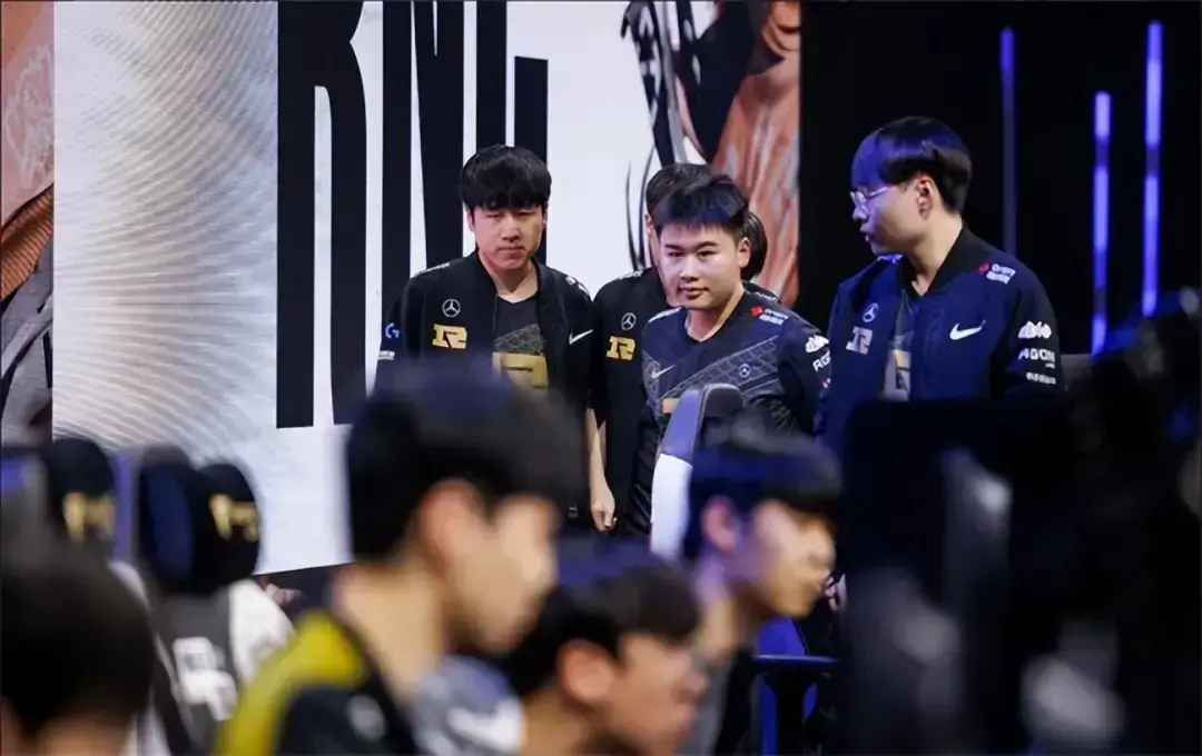 LoL数据官推统计S12战队晋级八强概率，TES仅有37%