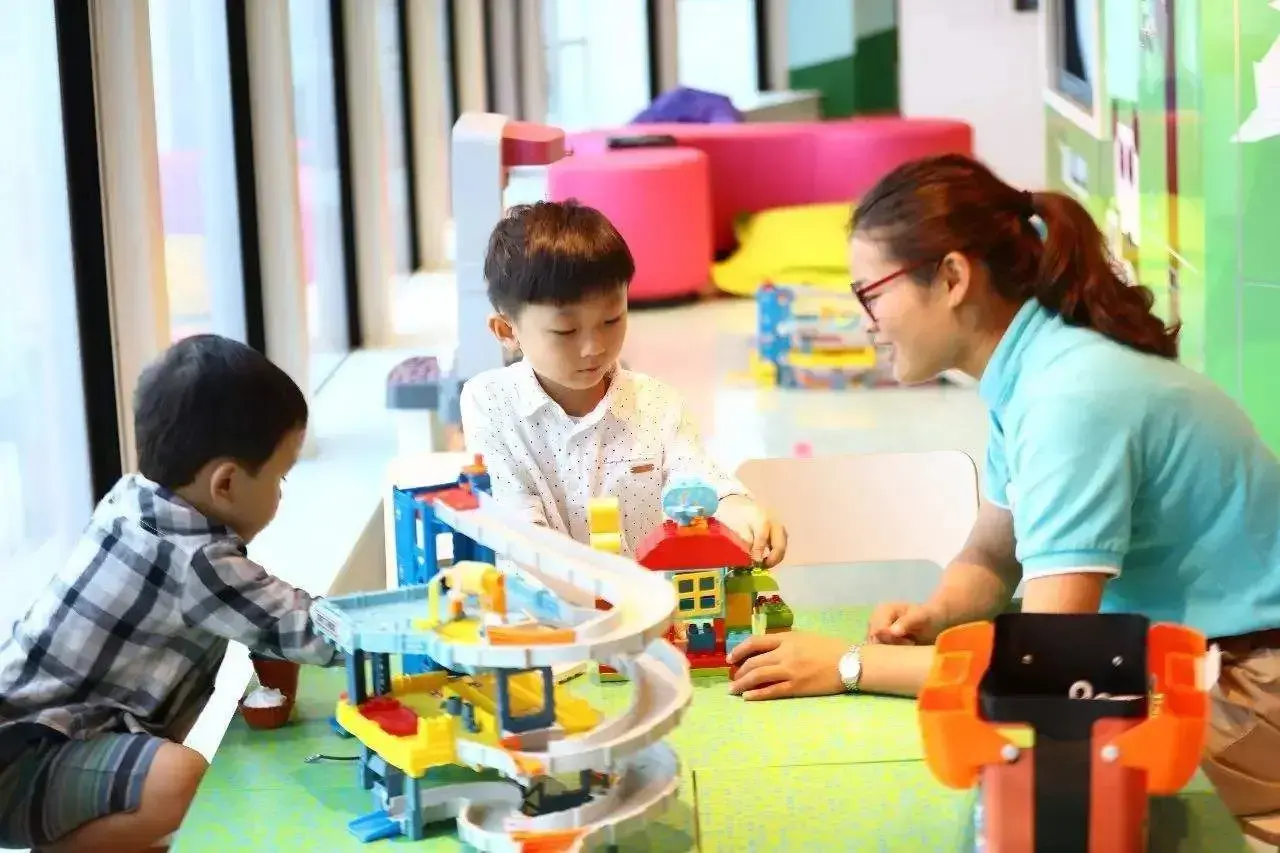 孩子沉迷手机游戏上瘾怎么办？家长在管理孩子玩手机方面的三个表现