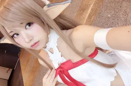 刀剑神域亚丝娜cosplay服装，刀剑神域亚丝娜被关鸟笼视频