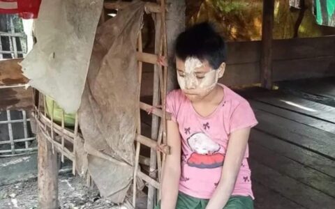 缅甸女童6岁起失明，现在可以做手术了，但父母却苦恼不已