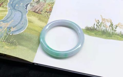 怎么分辨翡翠玉镯的真假，怎么识别玉镯的真假