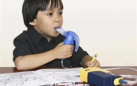 雾化的药滴入孩子口中没事吧，做雾化的药不小心被小孩喝下去一点要紧吗