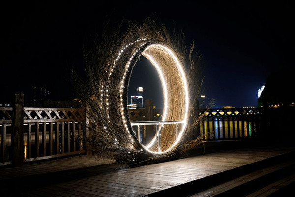 逃犯落网处成网红打卡点：20元一位 网红打卡是一种什么心理