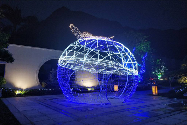 逃犯落网处成网红打卡点：20元一位 网红打卡是一种什么心理