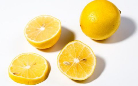 孕妇能用柠檬泡水喝吗?(孕妇可以用柠檬泡水喝吗)