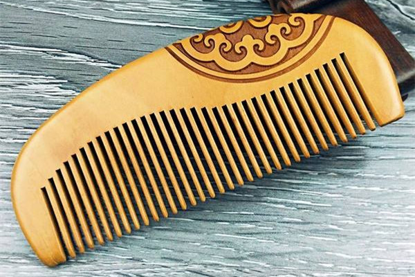 梳子有异味怎么去除 梳子买回来要不要洗