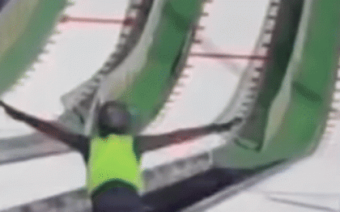 常:从6层楼高跳入冰水 这到底是怎样的画面?!