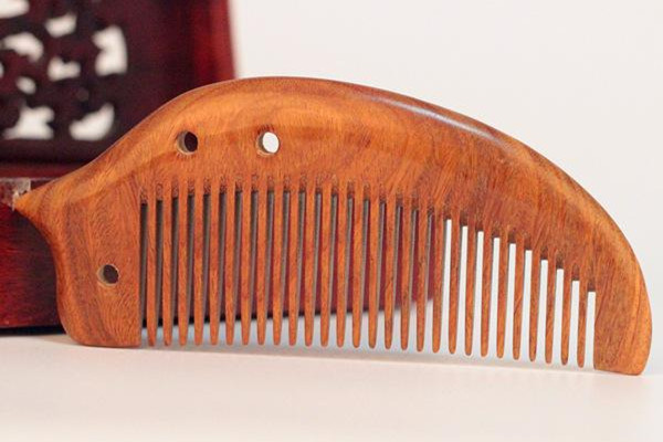 梳子有异味怎么去除 梳子买回来要不要洗