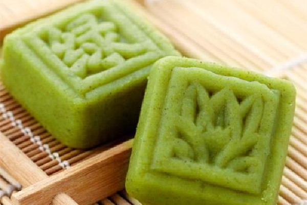 绿豆糕不能和什么东西一起吃 绿豆糕不去皮会影响口感吗 绿豆糕不能和什么东西一起吃 绿豆糕不去皮会影响口感吗