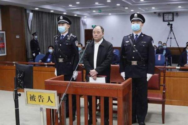 “不收金币”的行长被控敛财近10亿 敛财是什么意思