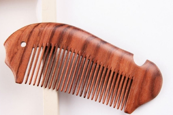 梳子有异味怎么去除 梳子买回来要不要洗