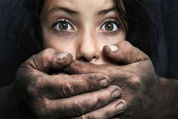 代表：买方行为应视同绑架十年起刑 人口拐卖的危害
