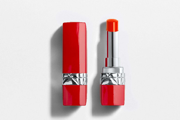 口红用完了怎么把剩下的部分推出来 口红怎么涂不掉色不沾杯