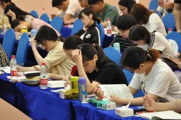 考研国家线讨论度爆棚 考研是每年的几月份