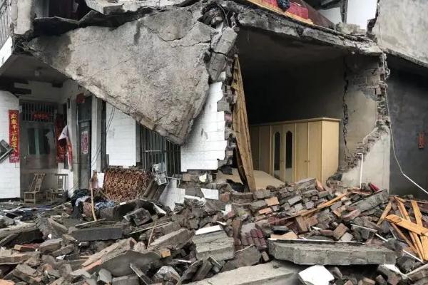 现场：日本强震后公路裂开50米长缝 地震对建筑物的影响