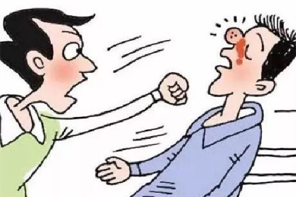 女生公交上摘口罩喝水遭司机殴打 被他人殴打怎么处理