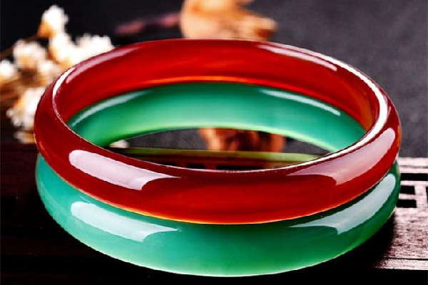 玛瑙手镯和玉髓手镯的区别 玛瑙手镯怎么看好坏