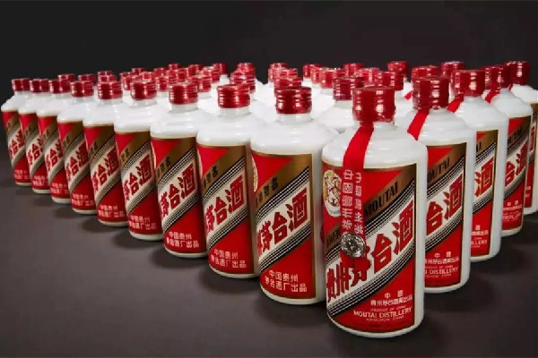 男子潜入女子家中现炒菜偷喝茅台 茅台有多少种系列酒