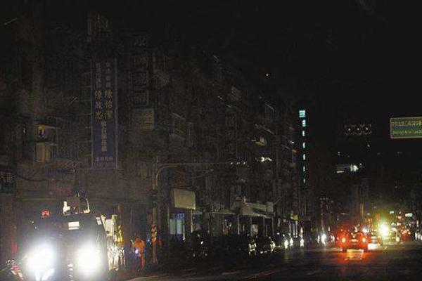 台湾无预警大停电引发交通混乱 停电对交通的影响 台湾无预警大停电引发交通混乱 停电对交通的影响