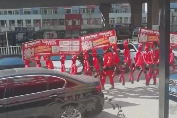 商家赶尸式游街宣传吓坏路人 广告宣传方式有哪些