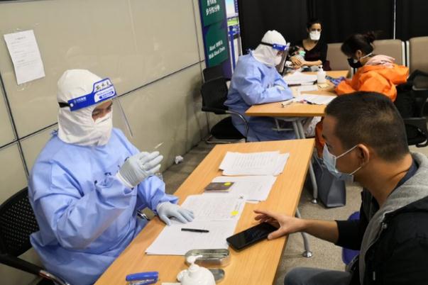 上海疫情呈现区域聚集全市散发特点 新冠肺炎无症状是不是不用治疗