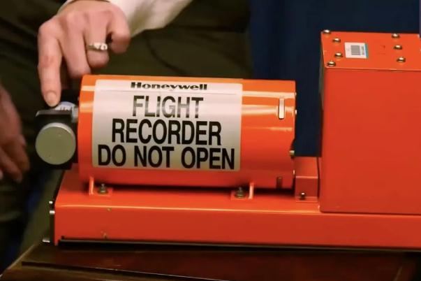 为什么黑匣子有信号发射器仍难找寻 飞机黑匣子有定位功能吗