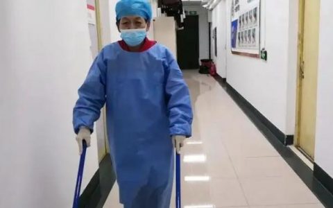 吉林大学六旬保洁阿姨背影照片画面新冠肺炎密切接触人员判定标准