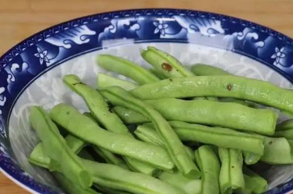 四季豆焯水要焯几分钟 四季豆焯水用冷水还是热水 四季豆焯水要焯几分钟 四季豆焯水用冷水还是热水