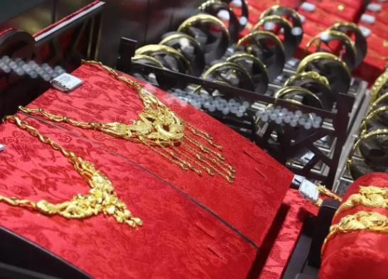 结婚三金要给男方买戒指吗？日常生活可以佩戴结婚买的三金吗 第3张