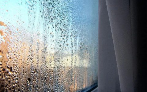 回南天怎么烘干衣服，回南天怎么晾衣服不臭