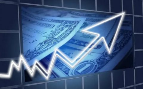 a股强势反弹创业板指大涨5.32%(三大指数探底回升创业板指涨1.15%)