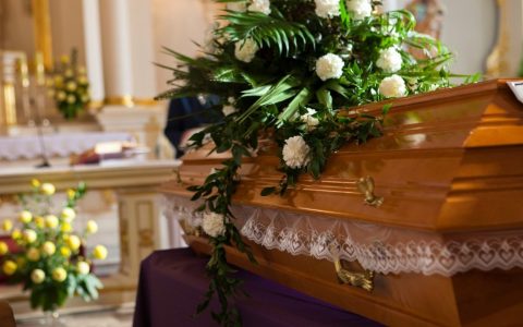 亲属在国外亡故怎么办？中国公民在美国死亡，如何带骨灰回国安葬？