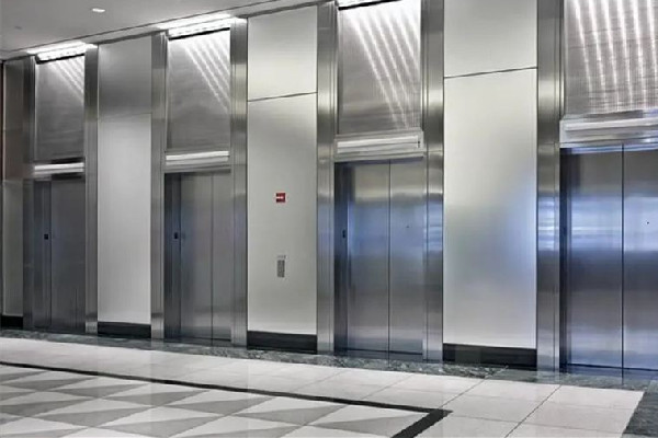 男孩疑用电梯门勒杀小狗警方介入 电梯的安全保护装置有哪些