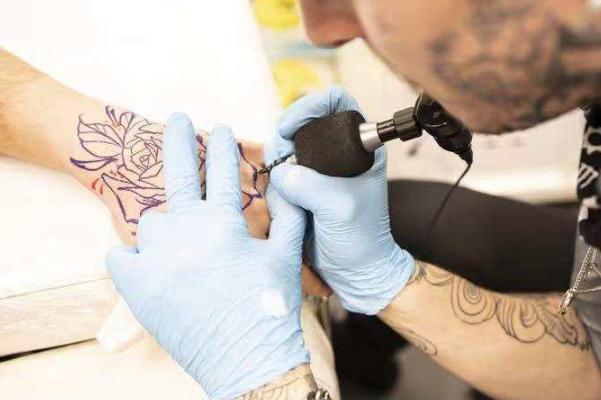 未成年人文身不是私事和家事 未成年可以纹身吗