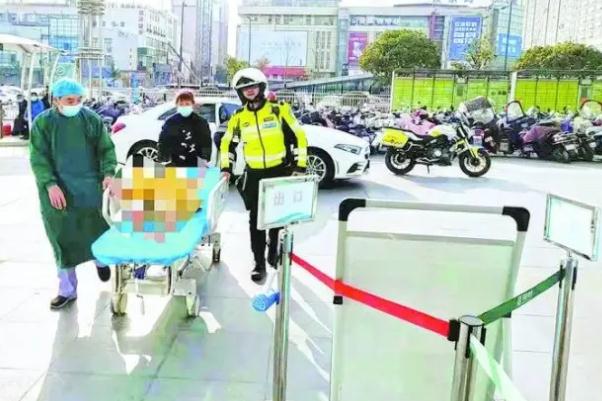 孕妇大出血交警咆哮式开道送医 孕妇大出血是什么原因造成的 孕妇大出血交警咆哮式开道送医 孕妇大出血是什么原因造成的