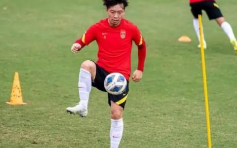 中国男足副队长评价冯潇霆(冯潇霆发表长文别用眼睛看人)