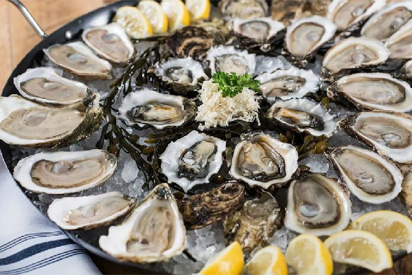 生蚝买开口的还是闭口的 怎样挑选新鲜的活生蚝呢