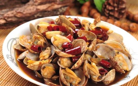 花甲是用盐水泡还是用清水泡的(花甲怎么用盐水泡嘴都张开了)