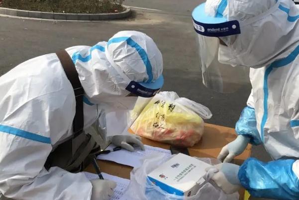 北京新增8例感染者中3人为同班同学 新冠肺炎症状的早期表现会头疼吗