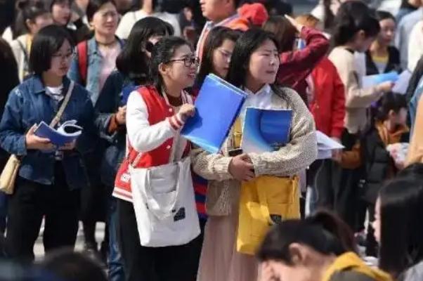 考研国家线讨论度爆棚 考研是每年的几月份