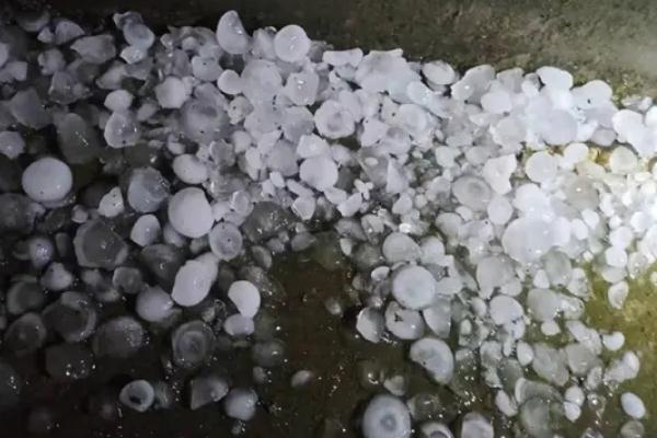 湖北暴雨大风冰雹来袭 冰雹是一种天气现象吗